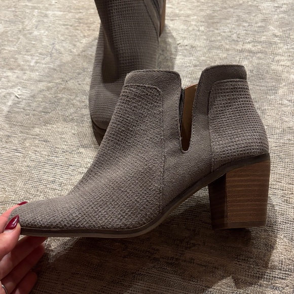 Lucky Brand Charcoal Textured Ankle Booties - Picture 2 of 5